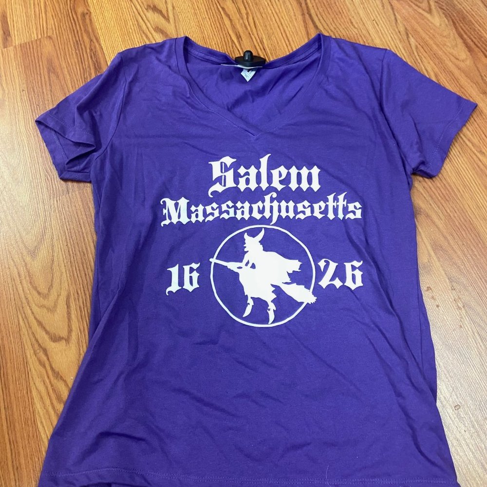 Salem MA.  1626  Witch Tee Purple XL